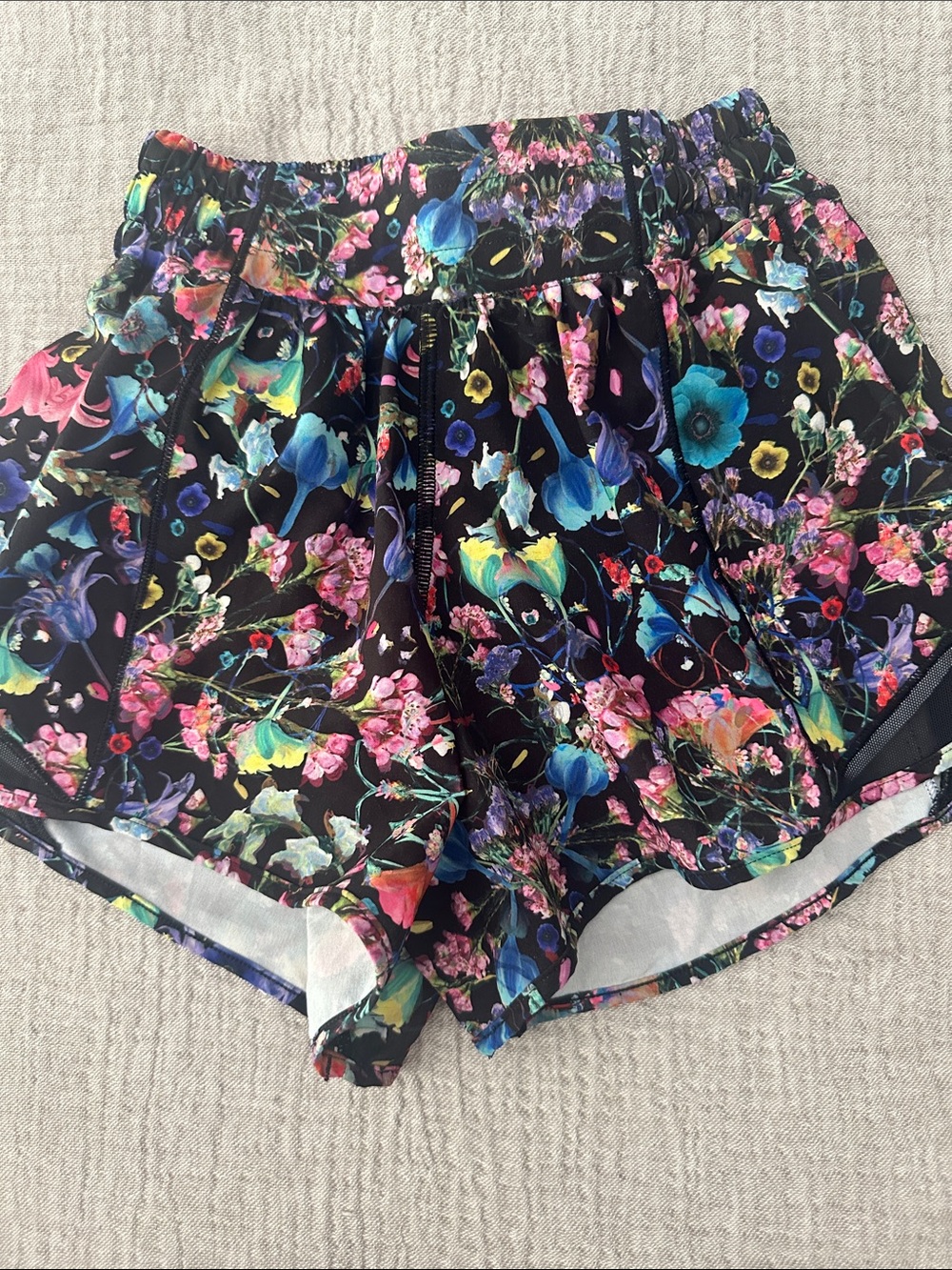 Lululemon Lulu hotty hot black shorts size 00